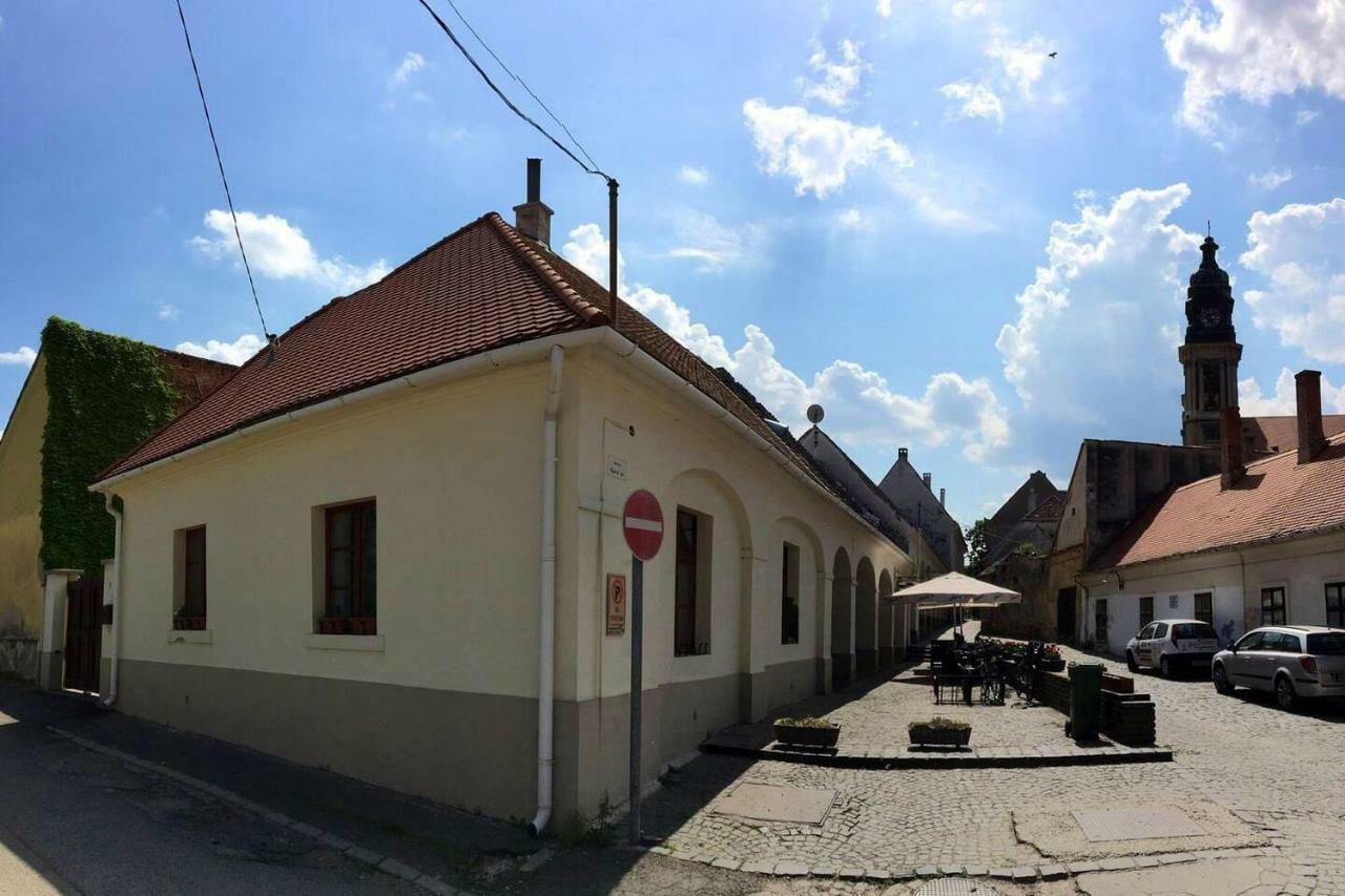 Arkadia Apartman Papa Exterior photo