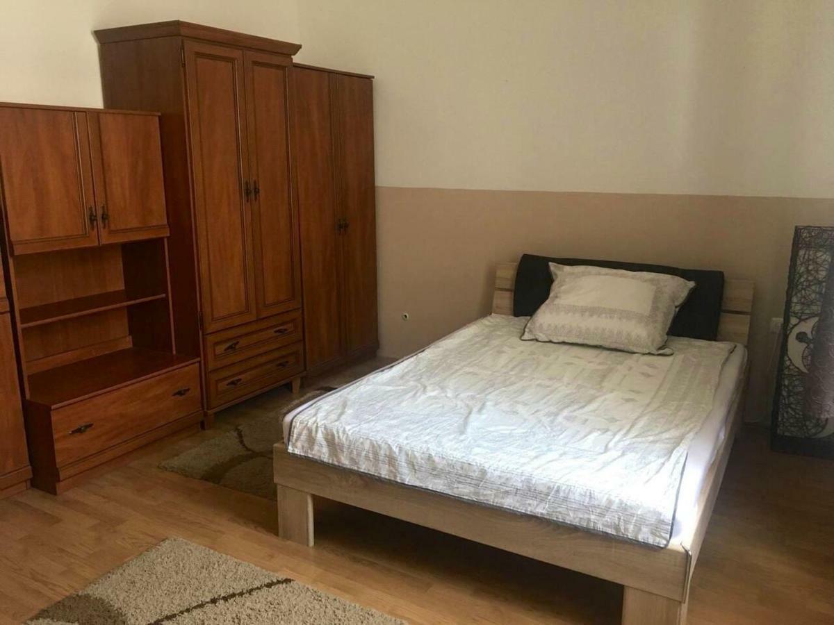 Arkadia Apartman Papa Exterior photo